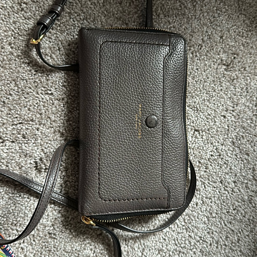 Marc Jacobs Wallet Crossbody!
